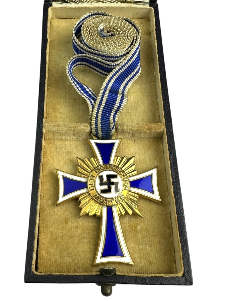 Original WWII German 'Mutterkreuz' in gold in box - Franz Reischauer