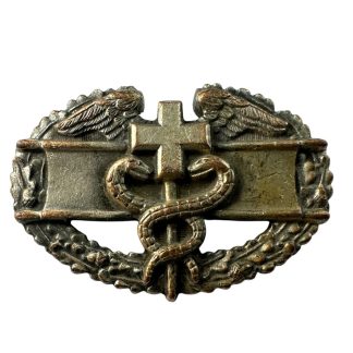 Original WWII US medical combat badge