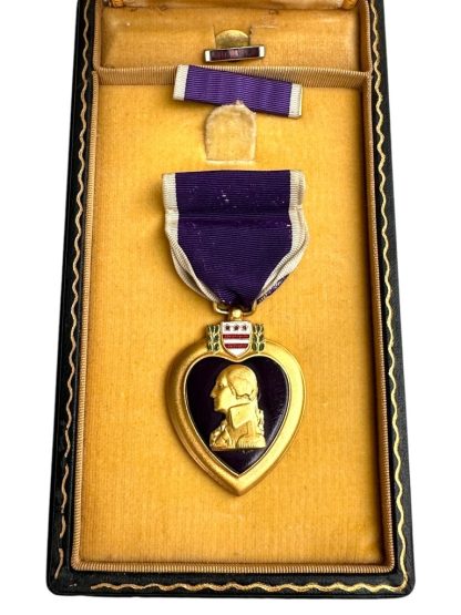 Original WWII US Purple Heart in box with buttonhole pin