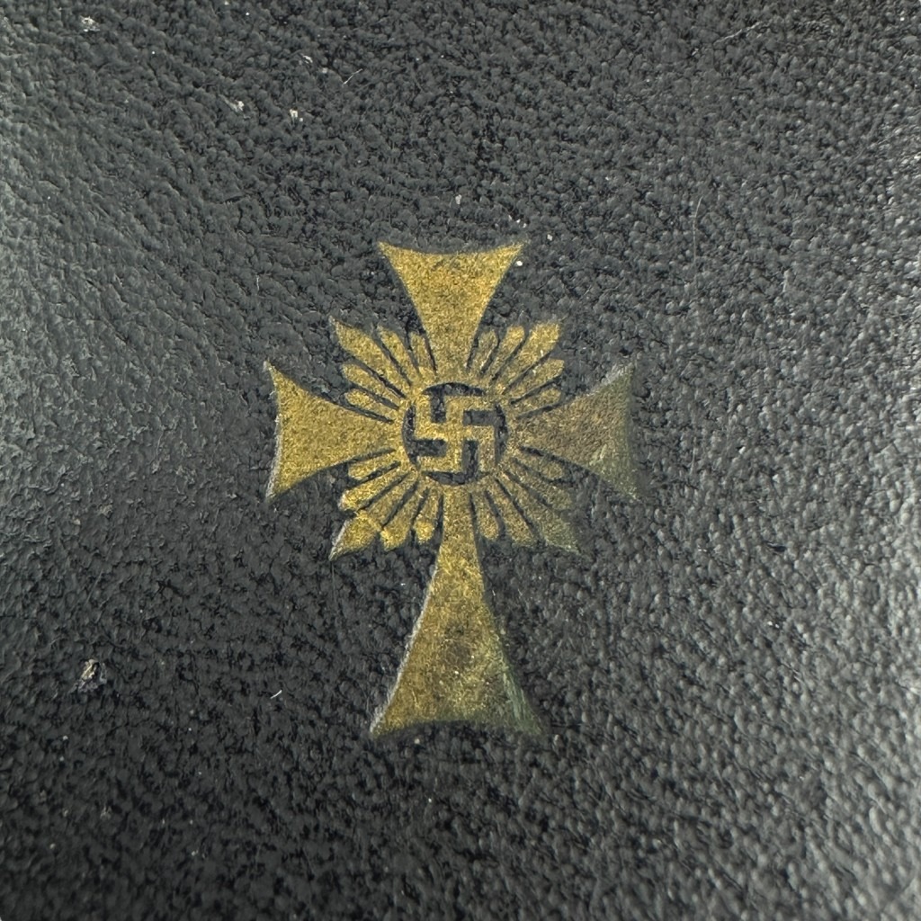 Original WWII German 'Mutterkreuz' in gold in box - Franz Reischauer