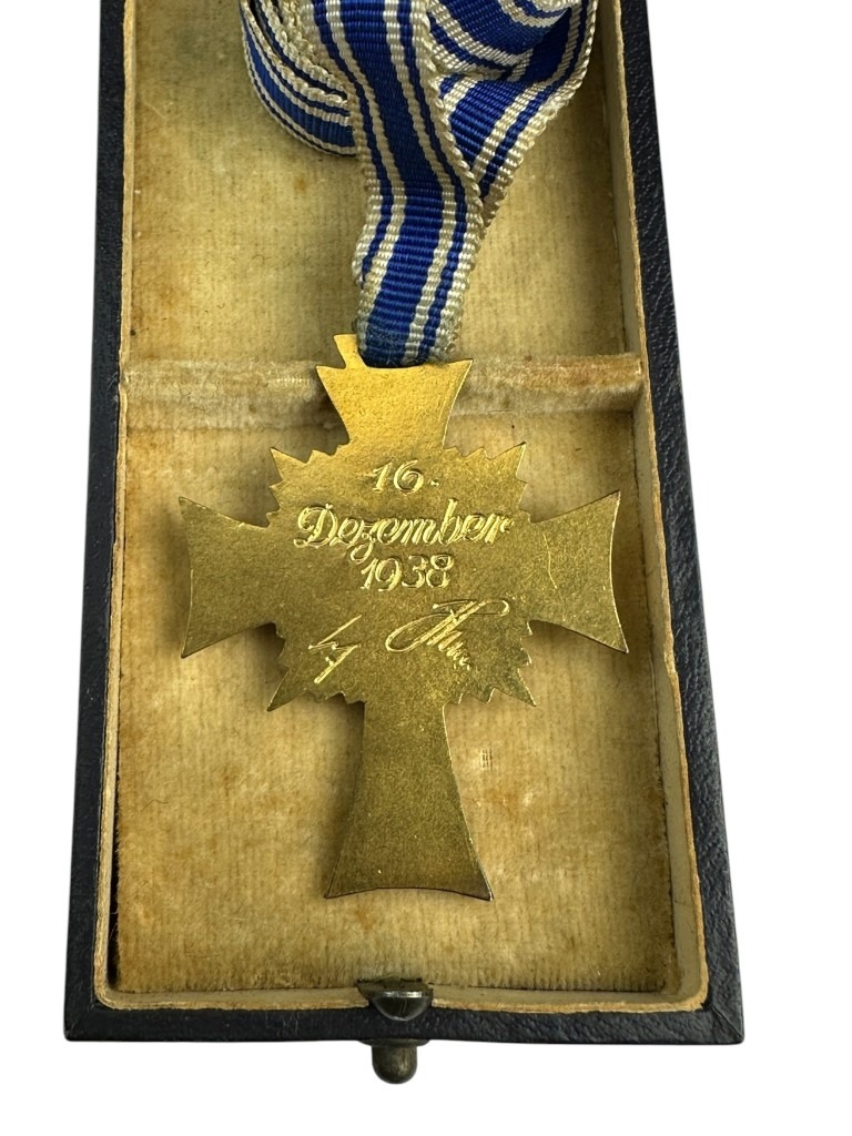 Original WWII German 'Mutterkreuz' in gold in box - Franz Reischauer