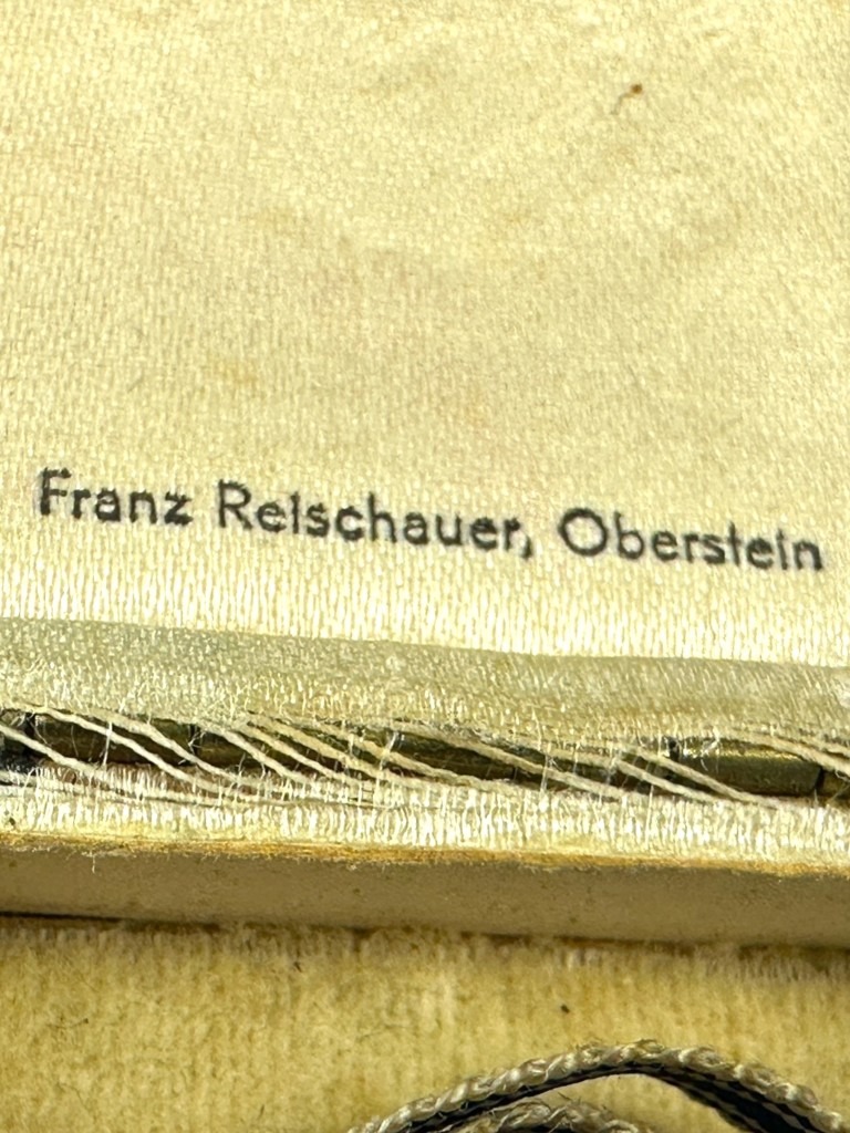 Original WWII German 'Mutterkreuz' in gold in box - Franz Reischauer in Oberstein