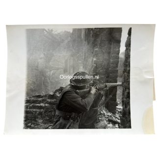 Original WWII British photo fightings near Goch in the Reichswald