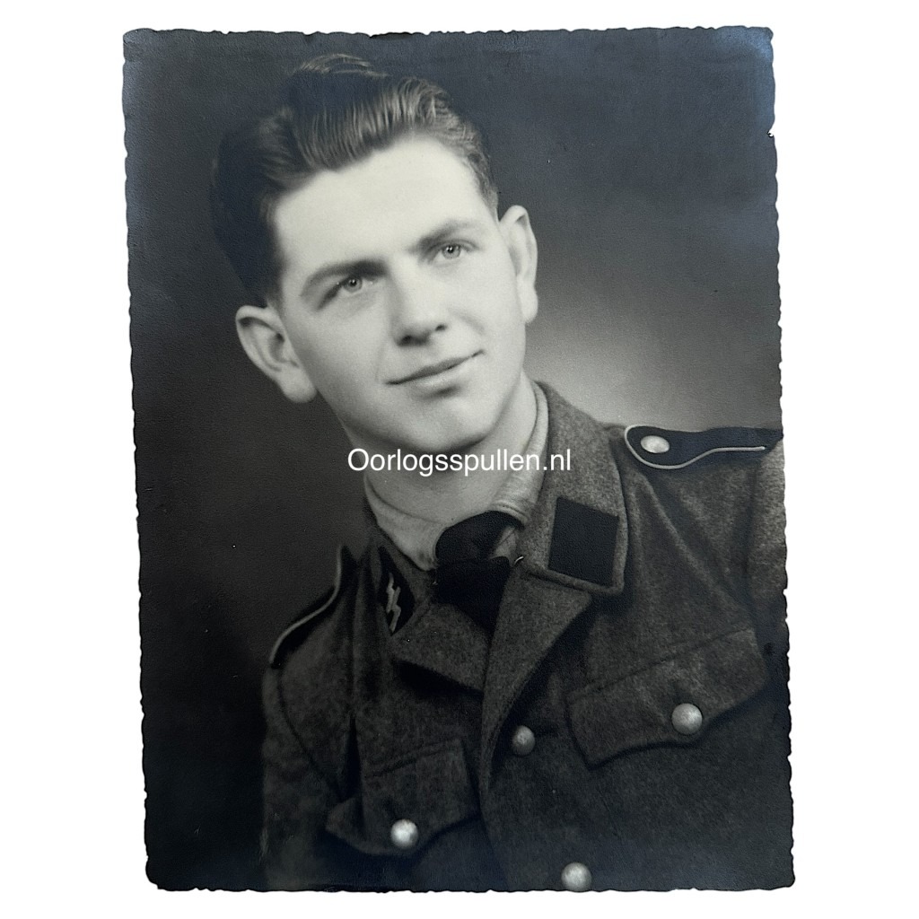 Original WWII German Waffen-SS portrait photo - militaria - old photo - World War Two