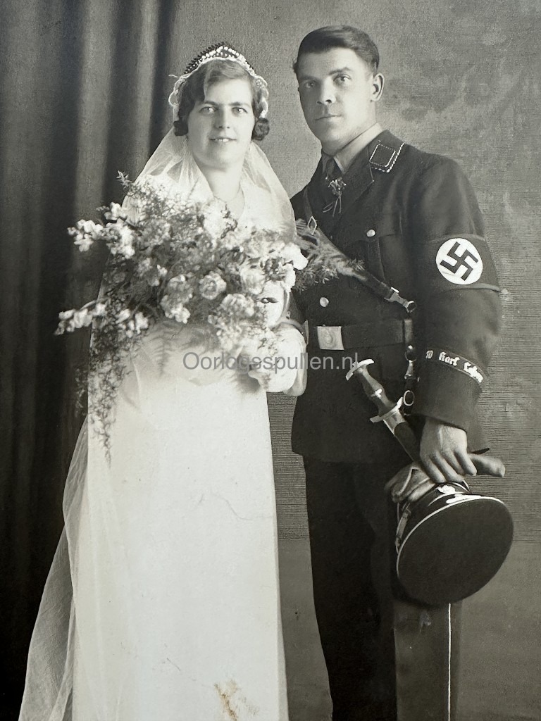 Original WWII German Allgemeine SS portait photo with dagger and cuff title