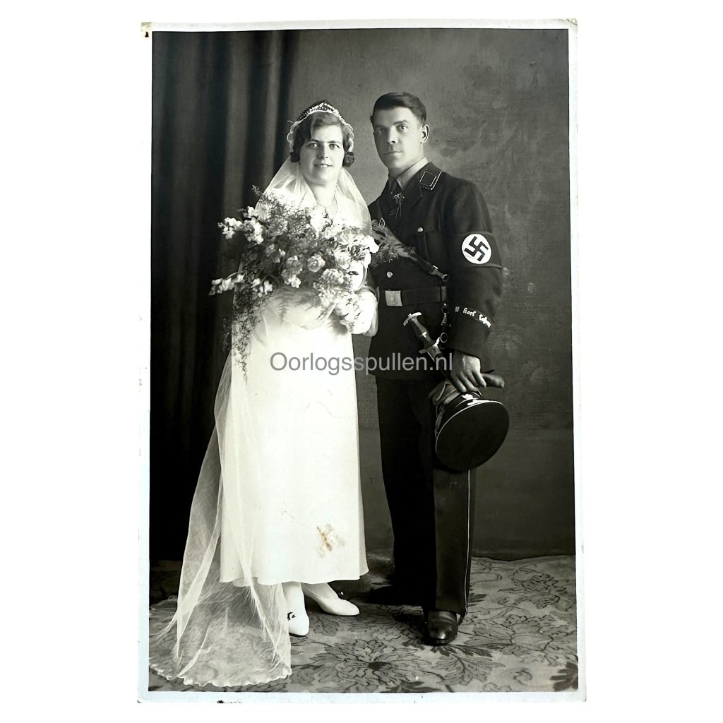 Original WWII German Allgemeine SS portait photo with dagger and cuff title