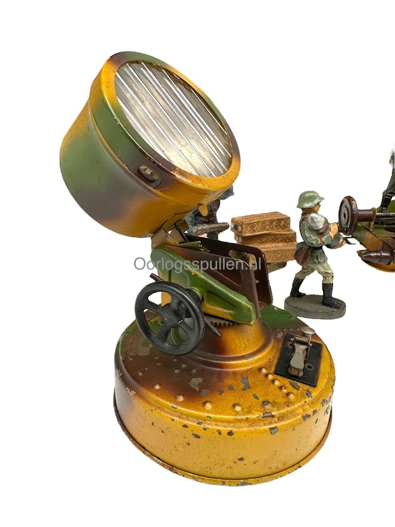 Original WWII German Lineol FLAK 88 with searchlight, trailer and crew toy set