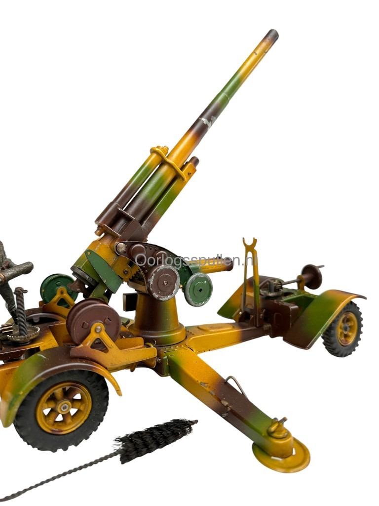 Original WWII German Lineol FLAK 88 with searchlight, trailer and crew toy set