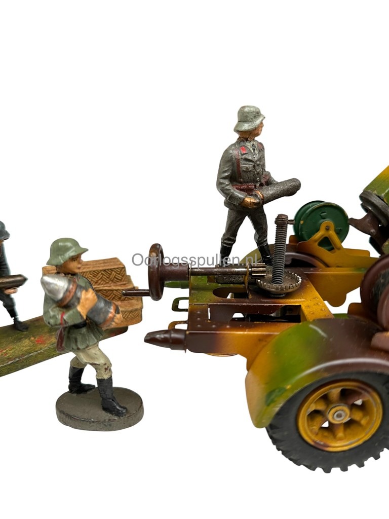 Original WWII German Lineol FLAK 88 with searchlight, trailer and crew toy set