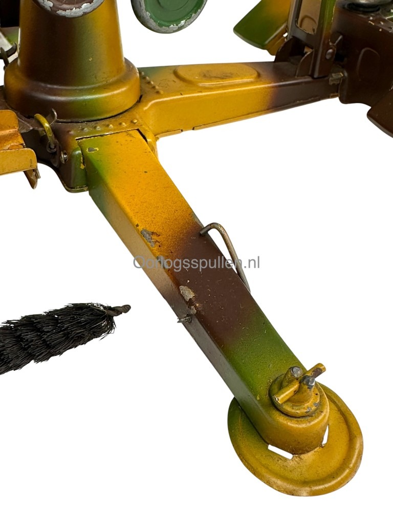 Original WWII German Lineol FLAK 88 with searchlight, trailer and crew toy set