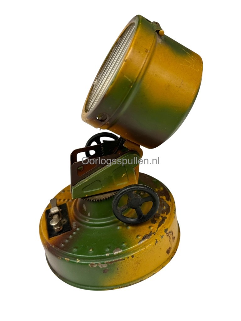 Original WWII German Lineol FLAK 88 with searchlight, trailer and crew toy set