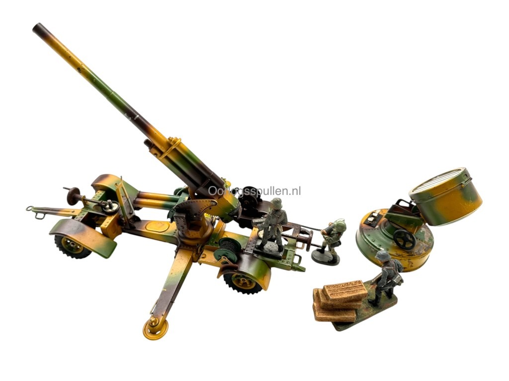 Original WWII German Lineol FLAK 88 with searchlight, trailer and crew toy set