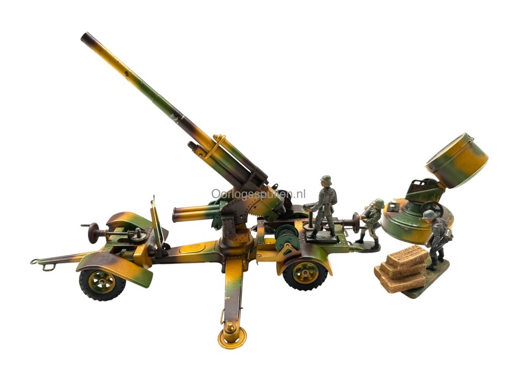 Original WWII German Lineol FLAK 88 with searchlight, trailer and crew toy set
