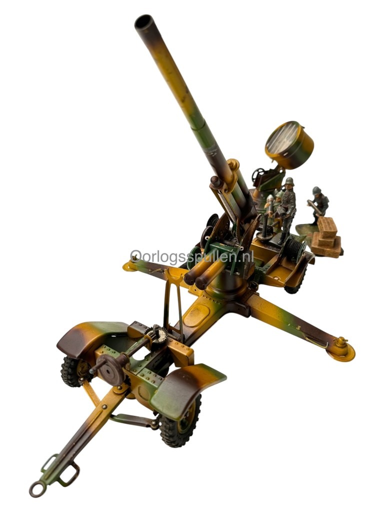 Original WWII German Lineol FLAK 88 with searchlight, trailer and crew toy set