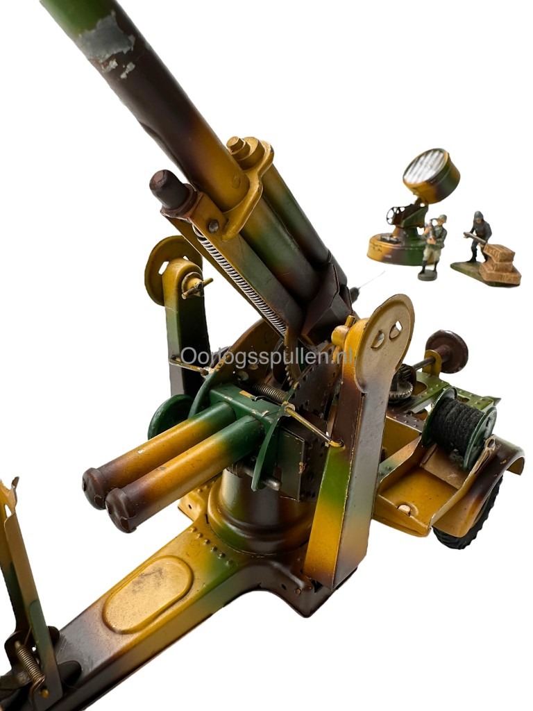 Original WWII German Lineol FLAK 88 with searchlight, trailer and crew toy set