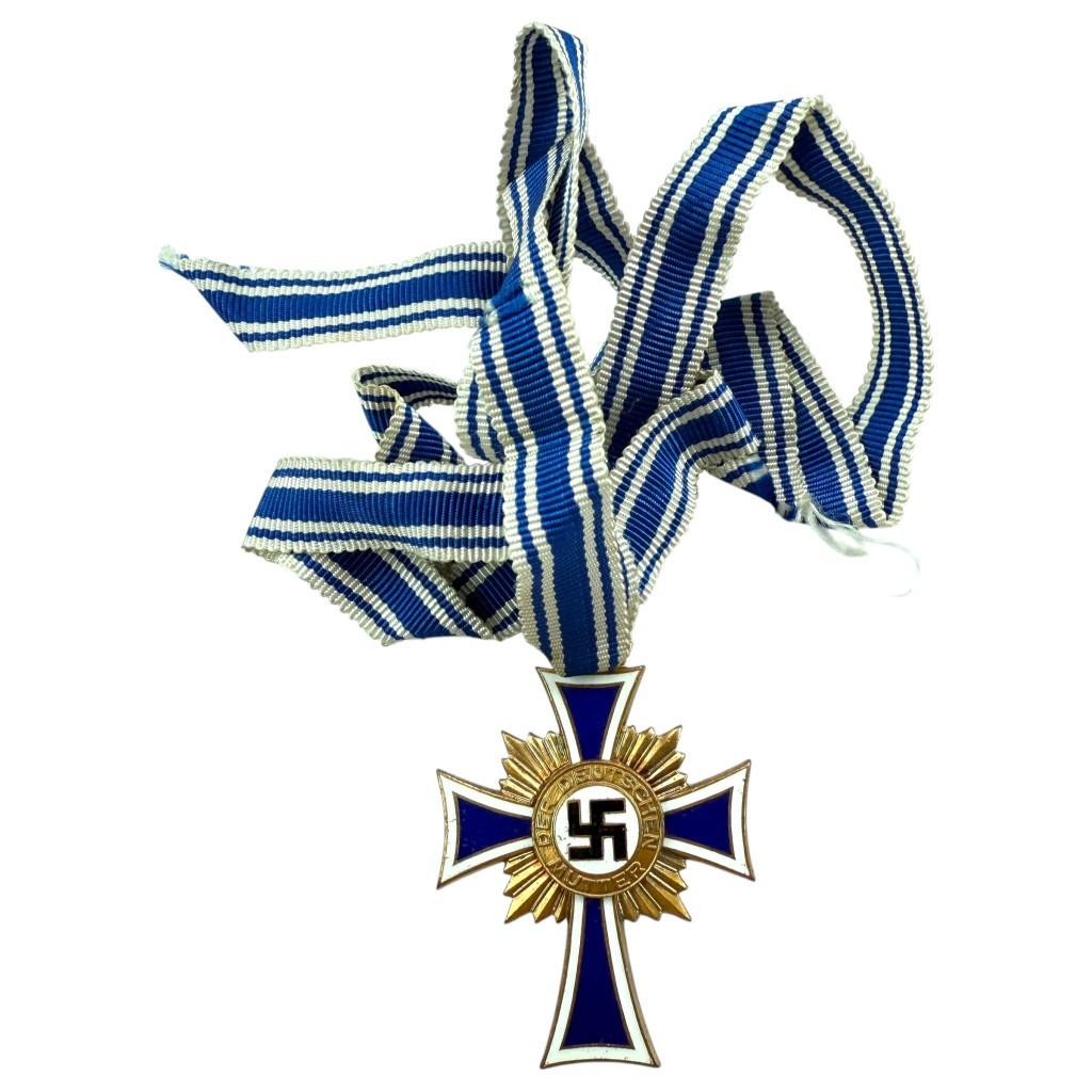 Original WWII Deutsches Mutterkreuz in Gold mit Band, Auszeichnung für verdiente Mütter im Dritten Reich, seltenes Sammlerstück für Militaria- und Weltkrieg-II-Sammler.