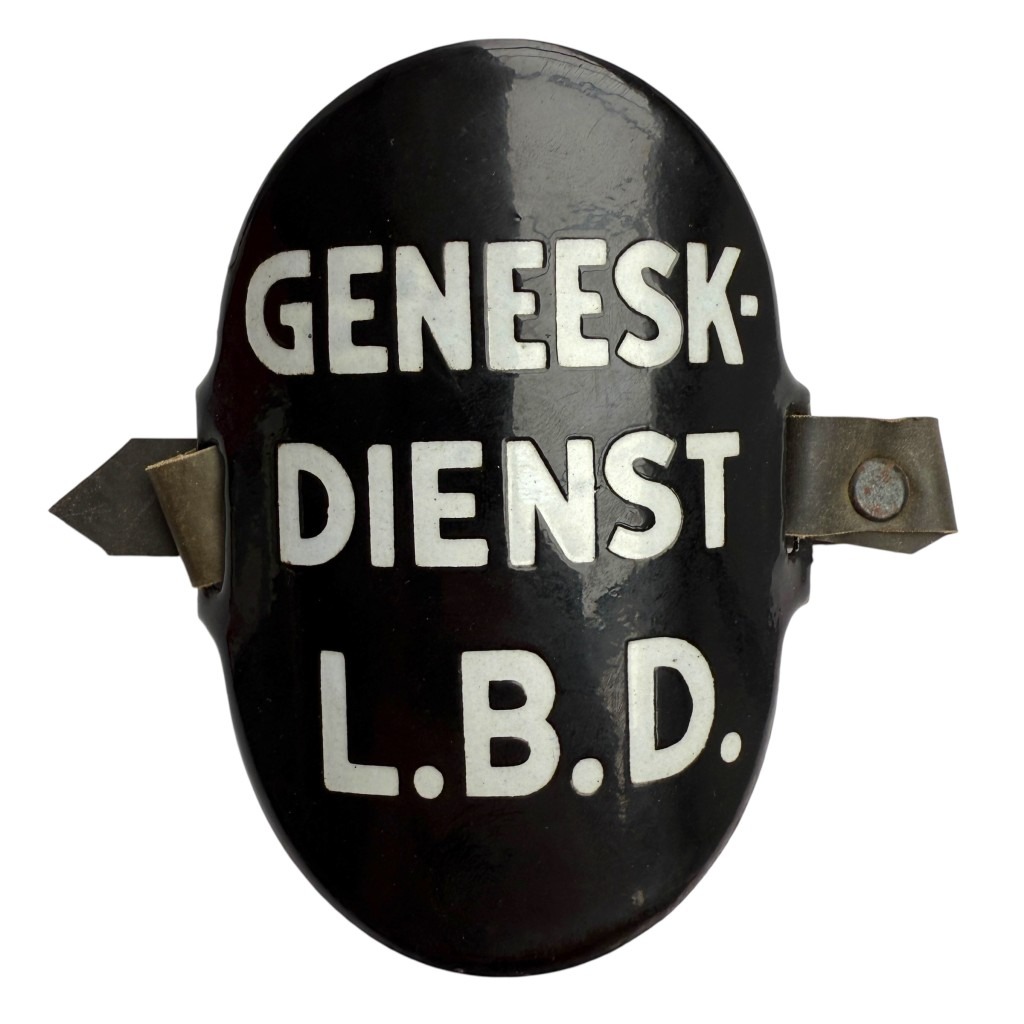 Original WWII Dutch ‘Luchtbeschermingsdienst’ arm shield Geneeskundige dienst