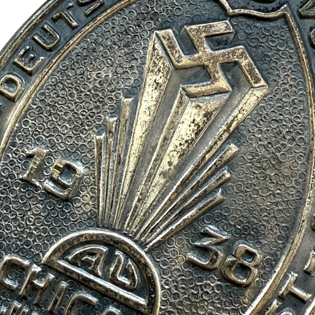 Rare 1938 German American Bund Chicago rally badge – Deutscher Volksstag Mittelwest Gautreffen WWII Nazi-era US pro-Germany organization collectible with swastika and original pin