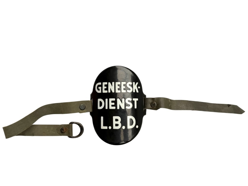 Original WWII Dutch ‘Luchtbeschermingsdienst’ arm shield Geneeskundige dienst - Image 2