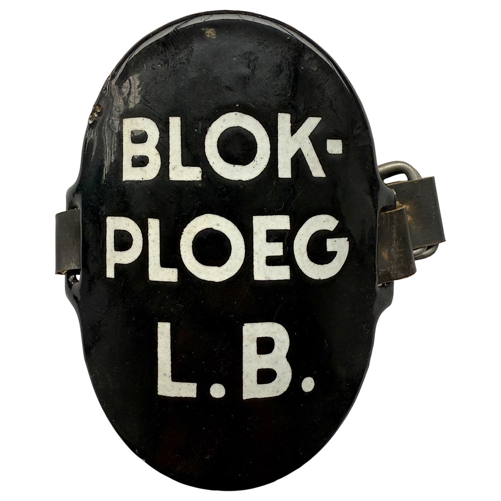 Original WWII Dutch ‘Luchtbescherming’ arm shield Blokploeg