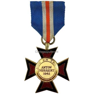 Full view of NSB Mussert Cross Anton Mussert 1941 with blue-white-orange ribbon – extremely rare Dutch WWII medal for collectors.