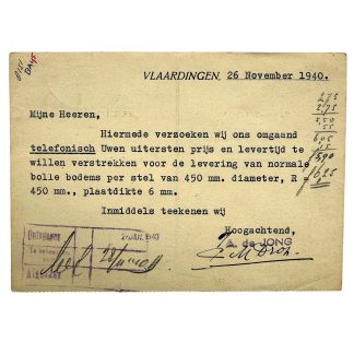 Originele Nederlandse briefkaart uit de Tweede Wereldoorlog (1940) verzonden vanuit Vlaardingen naar de N.V. Tankfabriek in Geertruidenberg, met postzegel, stempel en handgeschreven aantekeningen – zeldzaam historisch WOII document voor verzamelaars.