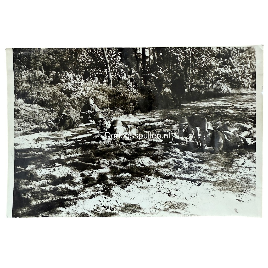 Original Pre 1940 Dutch army photo Lewis machine gun