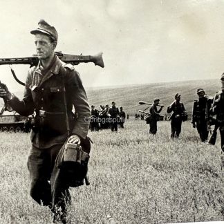 Original WWII German photo Panzergrenadiers with MG42