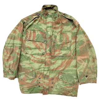 Original 1950s French TAP 47/53 paratrooper smock in Lizard camouflage pattern – authentic Indochina and Algerian War airborne uniform collectible.