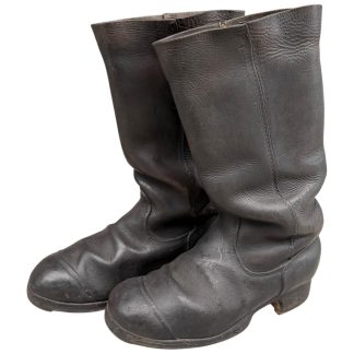 Original WWI German Army marching boots made of black leather, featuring reinforced toes, side stitching, and hobnailed soles — authentic Imperial German First World War footwear collectible for military history and WWI militaria enthusiasts.