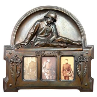 Original German WWI metal photo frame 1914–1918 with relief of seated soldier in helmet, laurel wreaths and swords, used to commemorate fallen soldiers, rare World War One military memorial collectible for WWI militaria collectors.