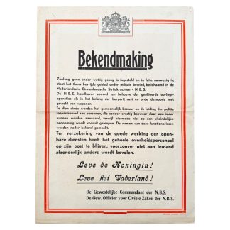 Originele bekendmaking poster van de Nederlandse Binnenlandse Strijdkrachten (N.B.S.) uit 1945, gedrukt door Drukkerij Zalsman in Kampen. Historische bevrijdingsaffiche met de tekst “Leve de Koningin! Leve het Vaderland!”, uitgegeven direct na de bevrijding van Nederland. Unieke Tweede Wereldoorlog verzamelposter in goede staat, zeldzaam origineel document uit de bevrijdingsperiode.