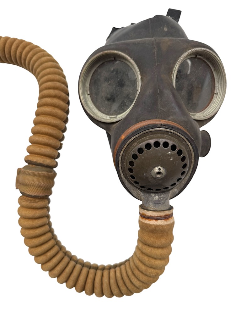 Original WWII British No 4. MK III Gas mask - Image 2