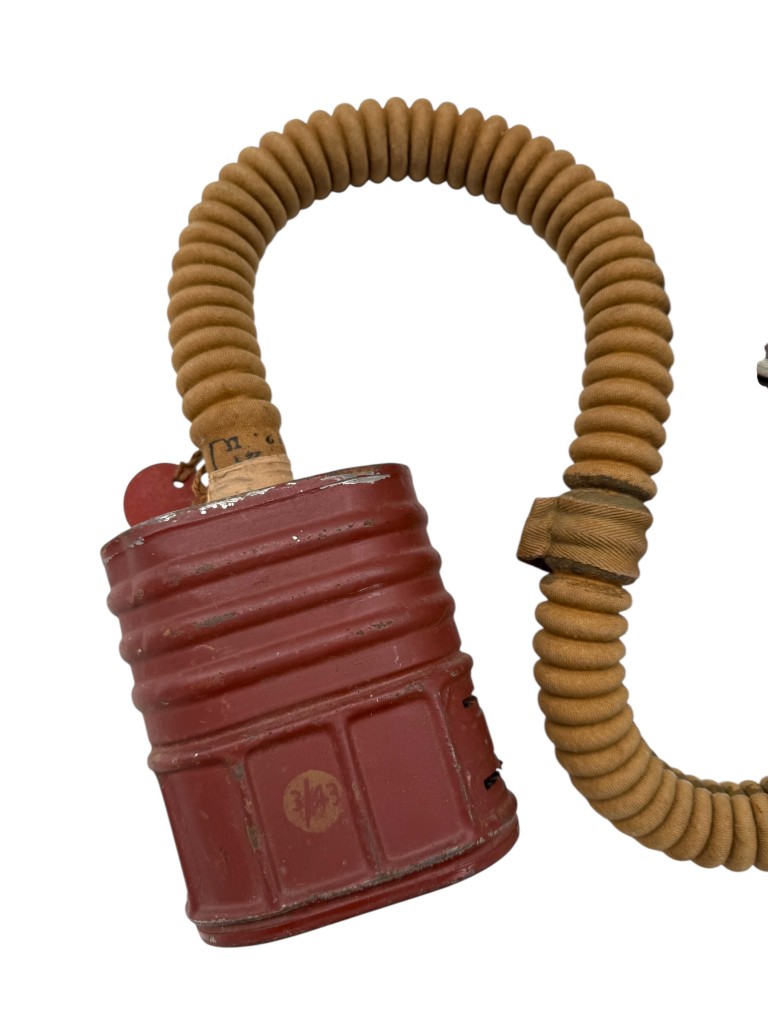 Original WWII British No 4. MK III Gas mask - Image 4