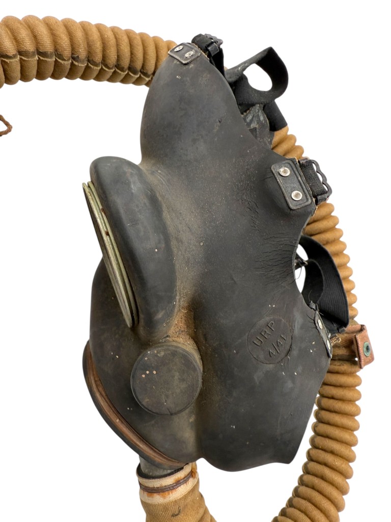 Original WWII British No 4. MK III Gas mask - Image 9