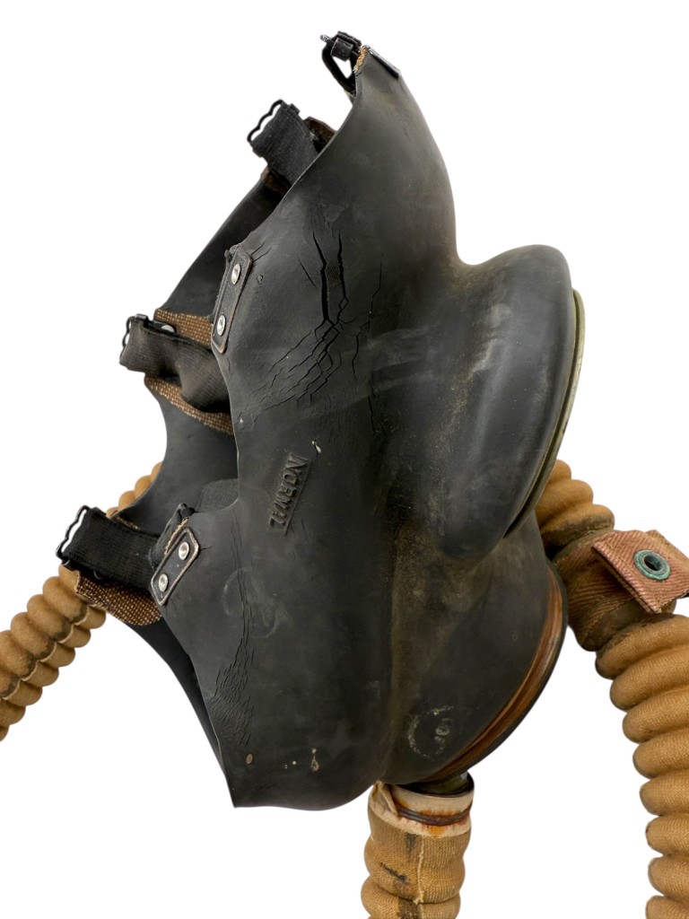 Original WWII British No 4. MK III Gas mask - Image 10