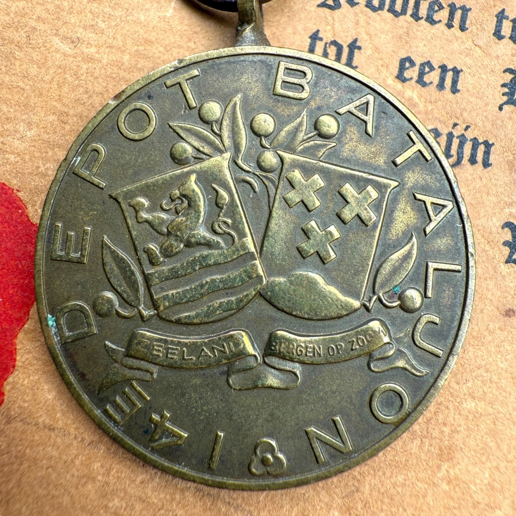 Original WWII Dutch army 'Herinnering aan den oorlog van 10–14 mei 1940' medal with citation - Image 6