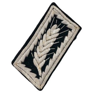 Original WWII German Reichsarbeitsdienst Arbeitsführer collar tab made of black wool with silver wire embroidery of oak leaves and border, used by RAD Arbeitsführer, Oberarbeitsführer, or Oberstarbeitsführer — authentic RAD insignia collectible for World War II militaria collectors.