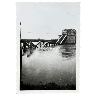 Original WWII Dutch photo of the destroyed railway bridge in Sliedrecht