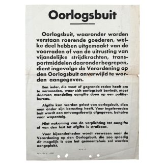 Originele Nederlandse Tweede Wereldoorlog poster uit maart 1945 getiteld “Oorlogsbuit”, waarin burgers worden opgeroepen om buitgemaakte vijandelijke uitrusting zoals wapens en voertuigen te melden en in te leveren; zeldzaam historisch document voor militaria- en WOII-verzamelaars.