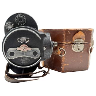 Original WWII US Bell & Howell Filmo 70-A film camera with Taylor-Hobson lens and leather carrying case, classic wartime equipment used by American combat cameramen and war correspondents; rare World War II collectible for US militaria enthusiasts.