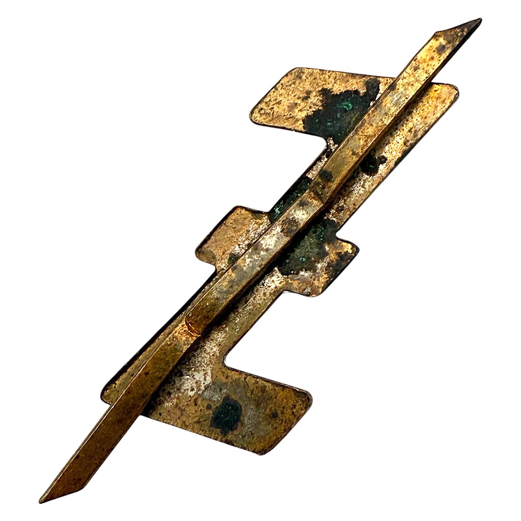 Original WWII Dutch NSB Wolfsangel cap insignia - Image 2