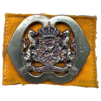 Zeldzaam Nederlands leger baret embleem voor Reserve Officieren voor Algemene Dienst, vervaardigd door Koninklijke Begeer circa 1947–1950, met gekroond Nederlands rijkswapen en wapenspreuk Je Maintiendrai, originele stoffen achterzijde en buiglippen, authentiek naoorlogs militair insigne voor verzamelaars van Nederlandse leger emblemen en militaire insignia.