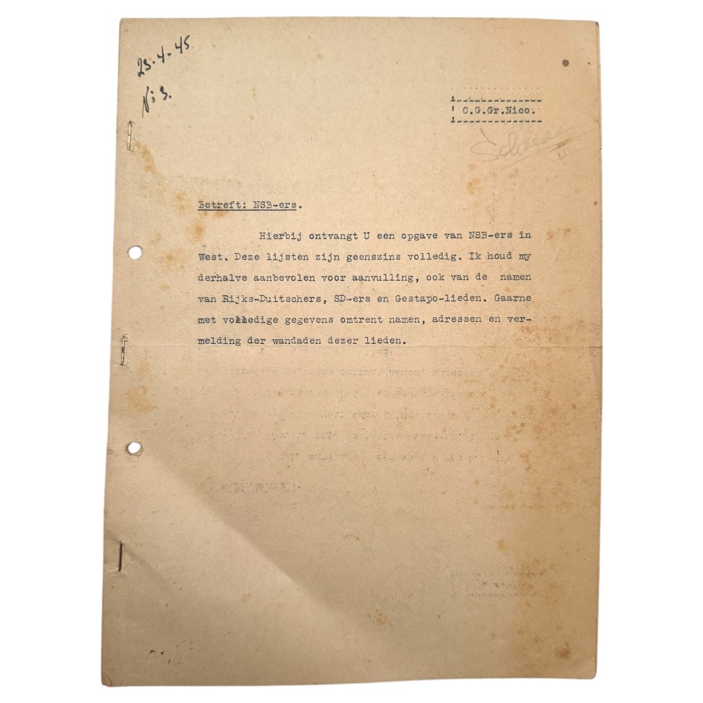 Originele Nederlandse Binnenlandse Strijdkrachten (NBS) lijst uit 23 april 1945 met namen en adressen van NSB-leden en collaborateurs in Amsterdam-West, gebruikt tijdens de bevrijding van Nederland, Tweede Wereldoorlog, authentiek WOII document, verzet en collaboratie, historische persoonslijst Amsterdam, WO2 verzamelobject.