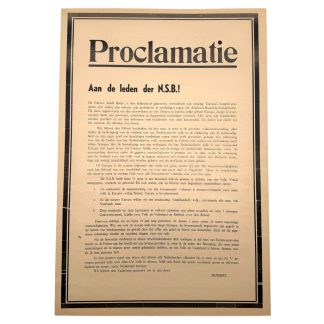 Zeldzame originele NSB-poster uit 1945, “Proclamatie aan de leden der N.S.B.”, ondertekend door Anton Mussert, laatste gedrukte NSB-affiche Tweede Wereldoorlog, Nederlandse collaboratie propaganda, historisch oorlogsmemorabilia verzamelobject, formaat 62,5 x 43 cm.