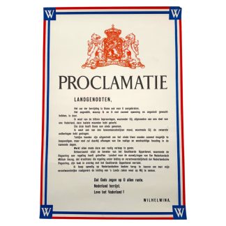Originele Nederlandse bevrijdingsposter Tweede Wereldoorlog met proclamatie van Koningin Wilhelmina, 1945, rijkswapen met leeuwen en kroon, titel “Proclamatie”, WOII bevrijding memorabilia, historisch verzamelobject, afmeting 75 x 50 cm.