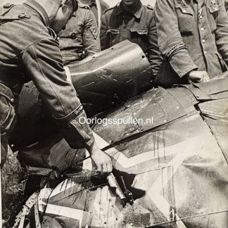 Original WWII German photograph of soldiers from the Panzergrenadier Division Großdeutschland inspecting the wreckage of a shot-down Soviet fighter aircraft, Eastern Front air combat aftermath, rare Großdeutschland division image, official German press photo by Kriegsberichter Scheerer dated 3 August 1944, collectible Wehrmacht aviation and ground combat photography, size 18 x 13 cm.
