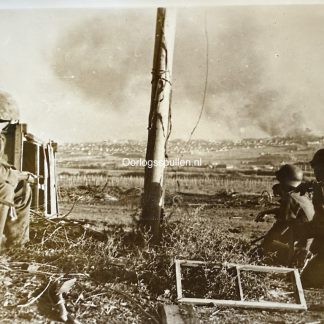 Original WWII German photograph from the Battle of Stalingrad showing German infantry observing the battlefield under artillery and Stuka bombardment, rare Eastern Front combat scene, official German press photo by Kriegsberichter Seiboldt dated 21 September 1942, authentic Stalingrad wartime image, highly collectible Wehrmacht and Eastern Front militaria photograph, size 18 x 13 cm.