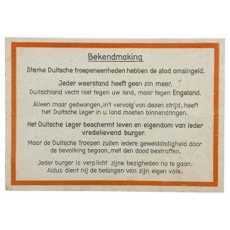 Duitse propagandaflyer uit mei 1940, boven Nederland uitgeworpen tijdens de Duitse inval. Origineel WOII strooibiljet met Nederlandstalige tekst, gebruikt voor psychologische oorlogsvoering om de bevolking tot overgave te dwingen. Zeldzaam historisch propagandadrukwerk uit de meidagen van 1940, zeer gewild onder verzamelaars van Tweede Wereldoorlog strooibiljetten, militaire propaganda en bezettingsdocumenten.