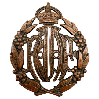 Original WWII RAAF metal cap badge Royal Australian Air Force insignia, authentic Second World War militaria collectible for aviation and military collectors.